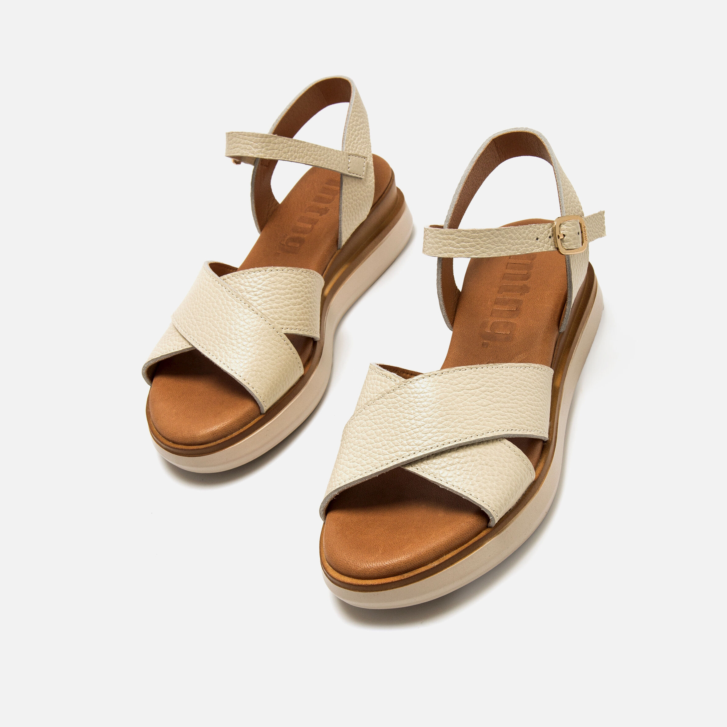Compra DANIELA beige 62664 | Sandalias de cuña Mustang para Mujer